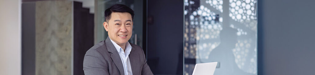 Foreign investor researching on eb5 real estate and how to evaluate the ROI on projects via his laptop