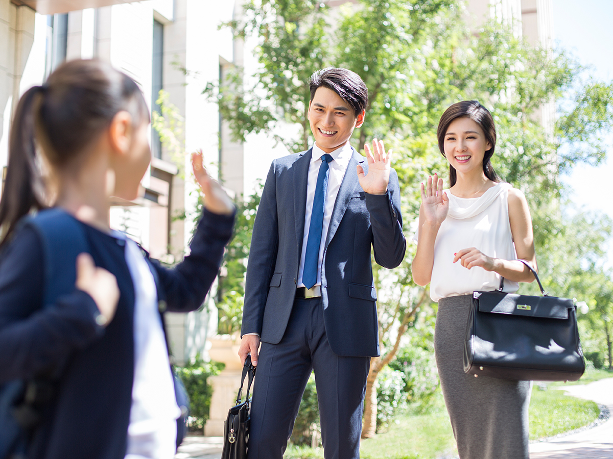 Immigrant family living happily after investor visa usa services